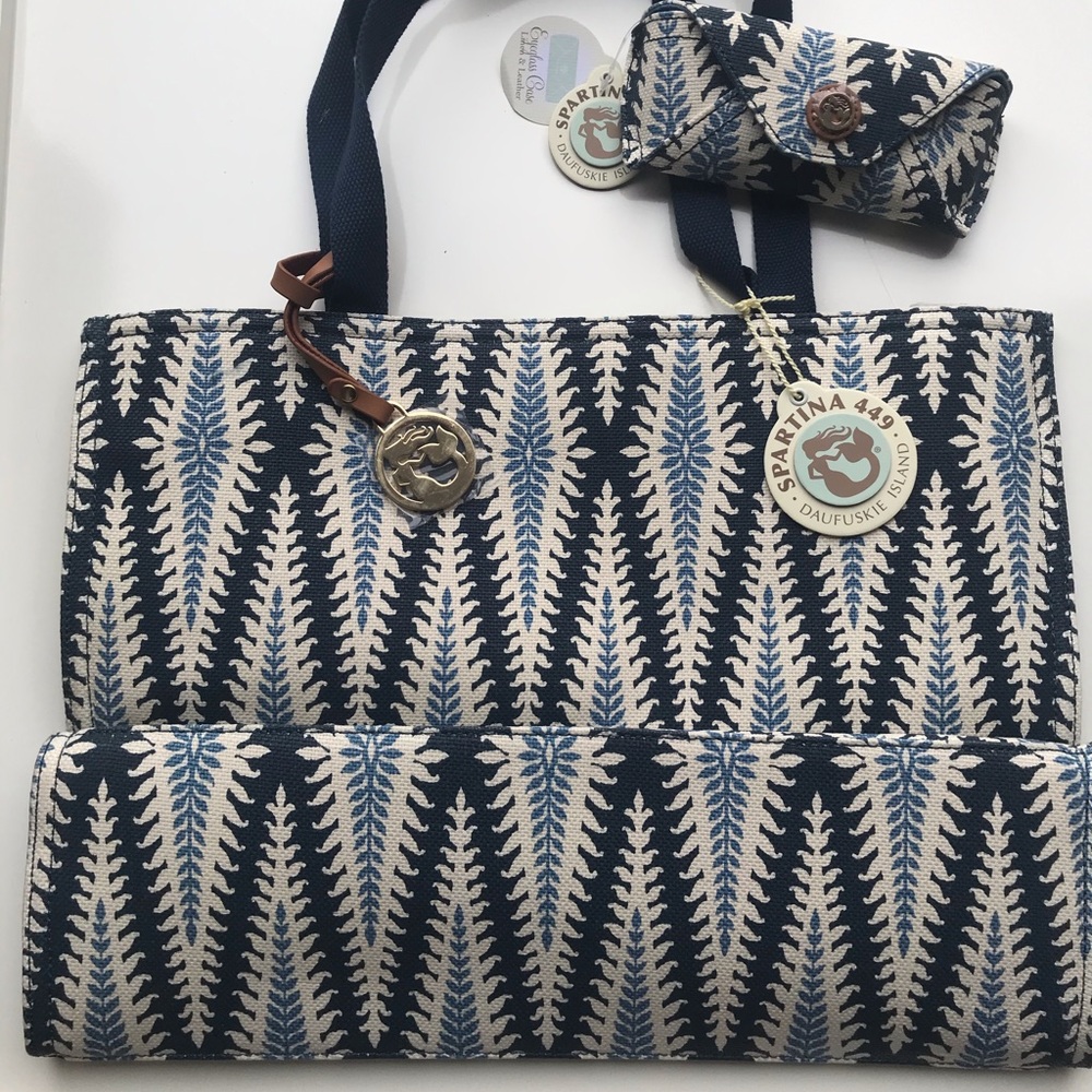 Spartina 449 Lighthouse market tote and eye case.